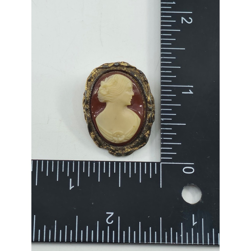 Vintage Cameo Brooch Pin Gold Tone Ornate Frame Victorian Style Red Cream Woman - Picture 5 of 6